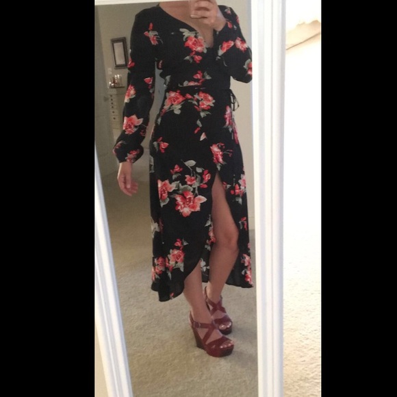 Floral long sleeve maxi wrap dress —nwt - Picture 6 of 7